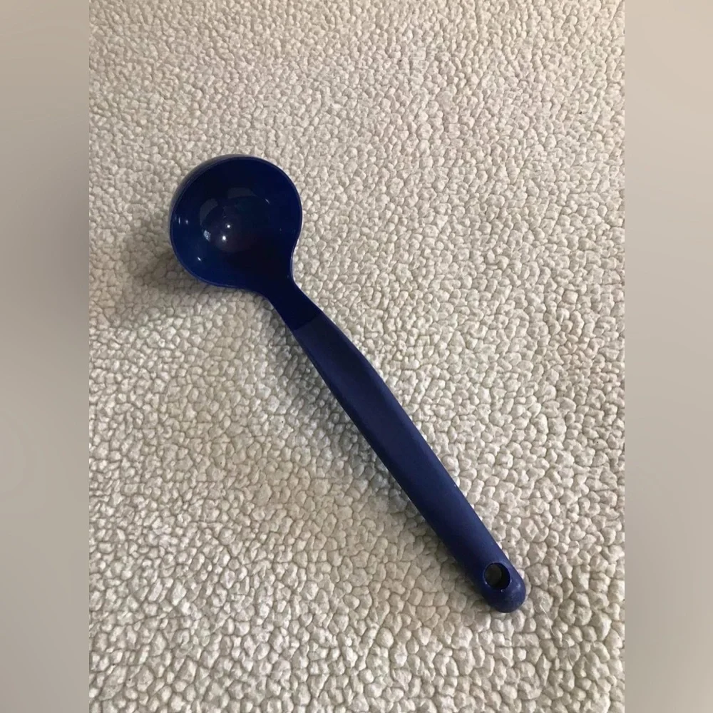 Tupperware Blue Serving Ladle Large Soup Stew Chili Sauce Spoon 13” Length